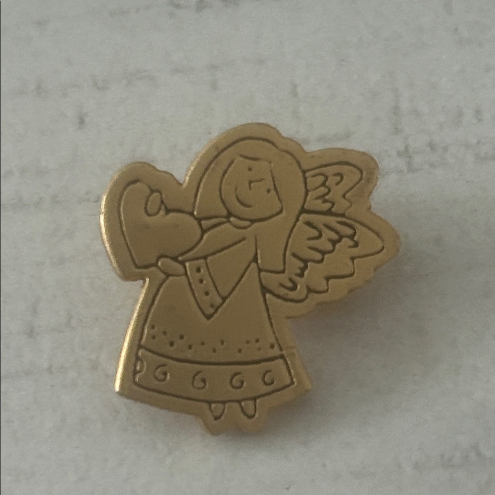 Guardian Angel Heart Gold Tone Wings Love Lapel Hat Tie Pin Souvenir 2011